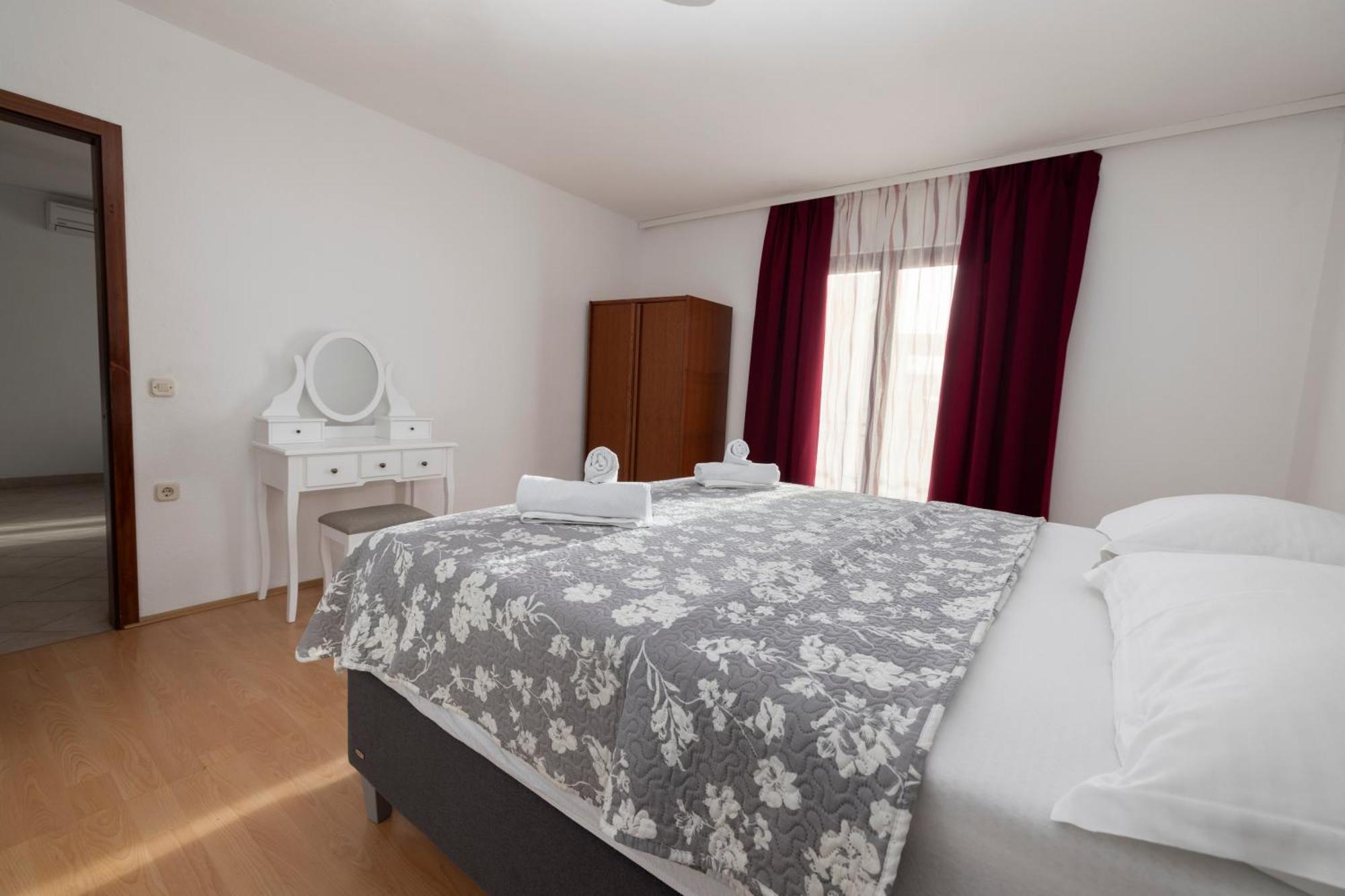 Apartments Family Roso Promajna Exteriér fotografie