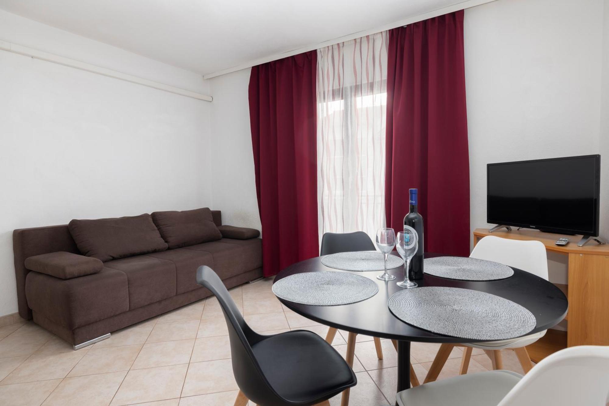 Apartments Family Roso Promajna Exteriér fotografie