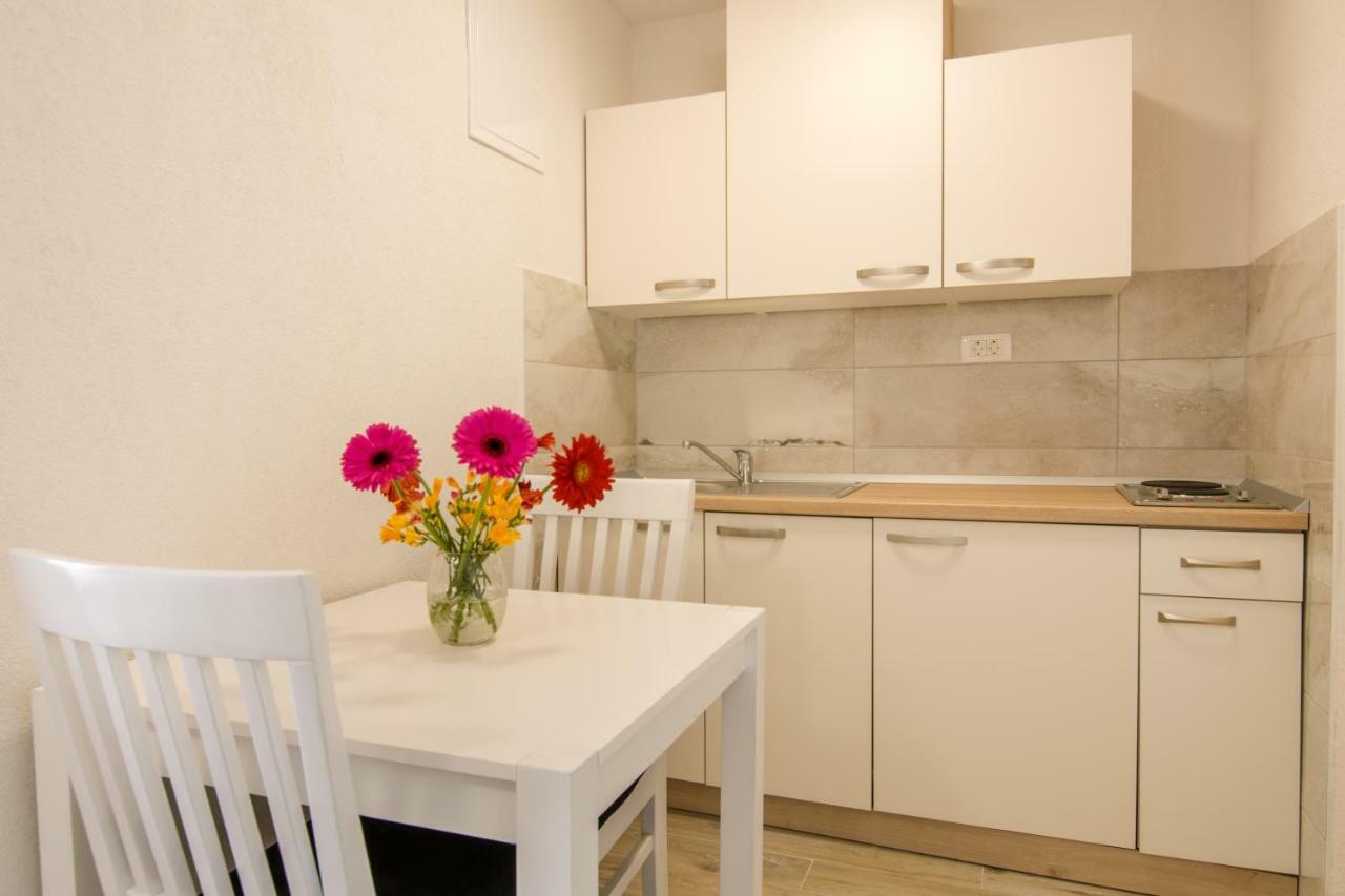 Apartments Family Roso Promajna Exteriér fotografie