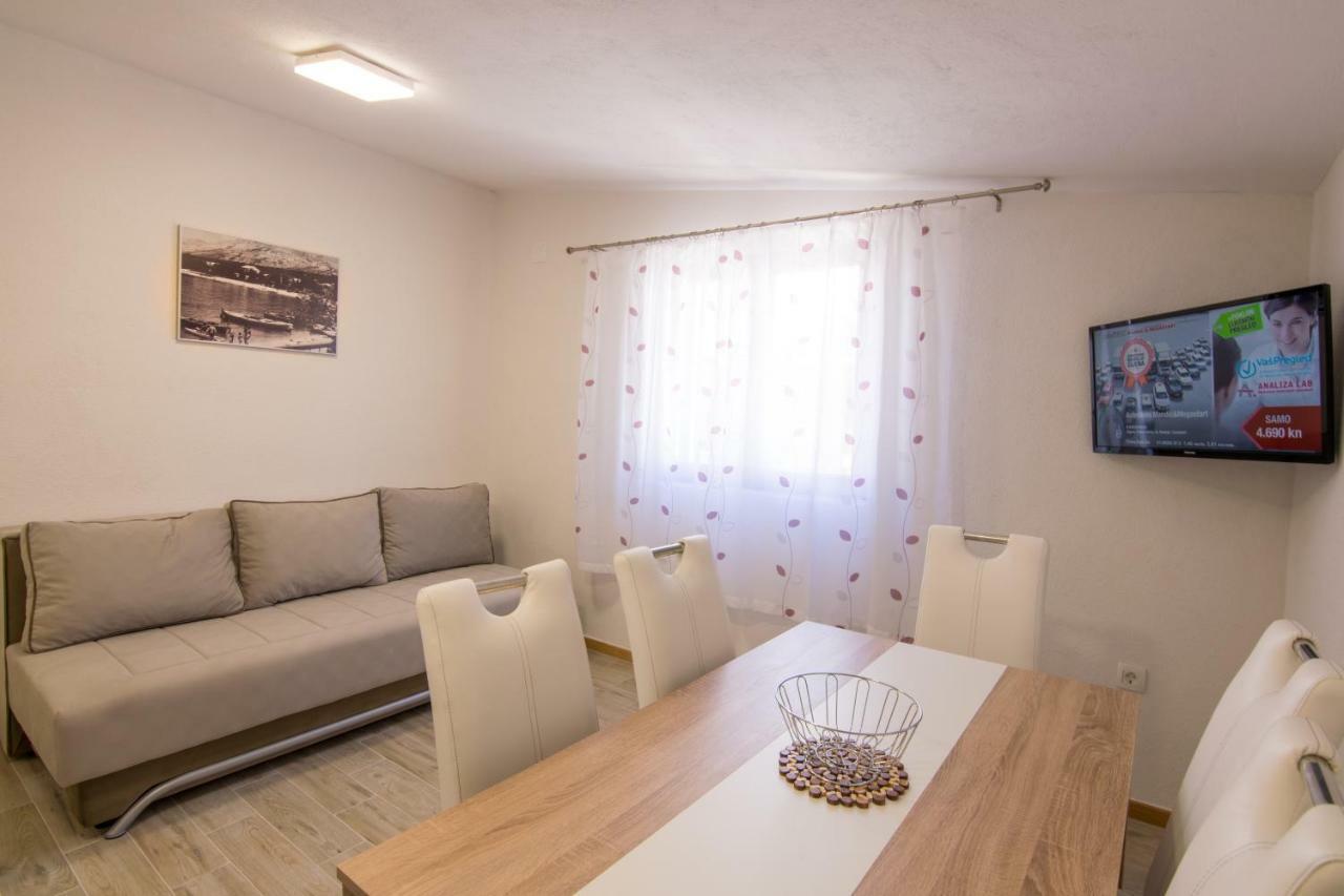Apartments Family Roso Promajna Exteriér fotografie