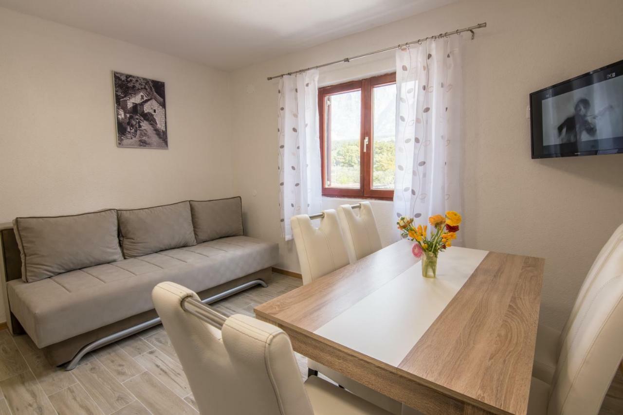 Apartments Family Roso Promajna Exteriér fotografie